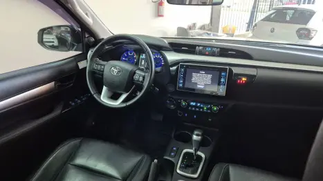 TOYOTA Hilux Caminhonete 2.8 16V SRV 4X4 DIESEL CABINE DUPLA AUTOMÁTICO, Foto 12 TOYOTA Hilux Caminhonete 2.8 16V SRV 4X4 DIESEL CABINE DUPLA AUTOMÁTICO, Foto 12