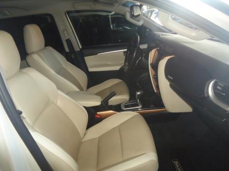 TOYOTA Hilux SW4 2.8 4P SRX 4X4 DIAMOND 7 LUGARES TURBO DIESEL AUTOM�TICO, Foto 2