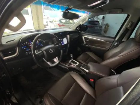 TOYOTA Hilux SW4 2.8 16V 4P SRX 4X4 7 LUGARES TURBO DIESEL AUTOM�TICO, Foto 7