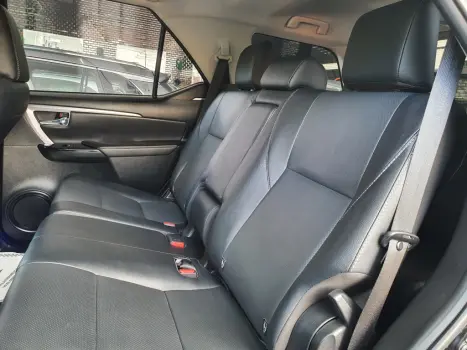 TOYOTA Hilux SW4 2.8 16V 4P SRX 4X4 7 LUGARES TURBO DIESEL AUTOM�TICO, Foto 8