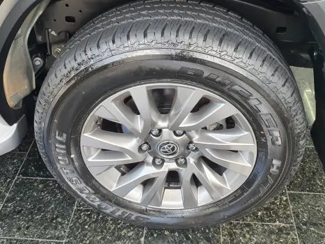 TOYOTA Hilux SW4 2.8 16V 4P SRX 4X4 7 LUGARES TURBO DIESEL AUTOM�TICO, Foto 11