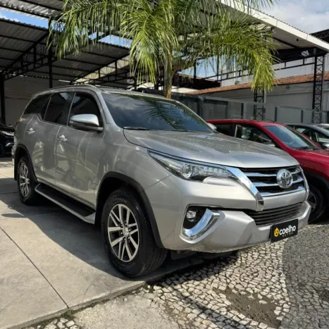 TOYOTA Hilux SW4 2.8 16V 4P SRX 4X4 7 LUGARES TURBO DIESEL AUTOM�TICO, Foto 3