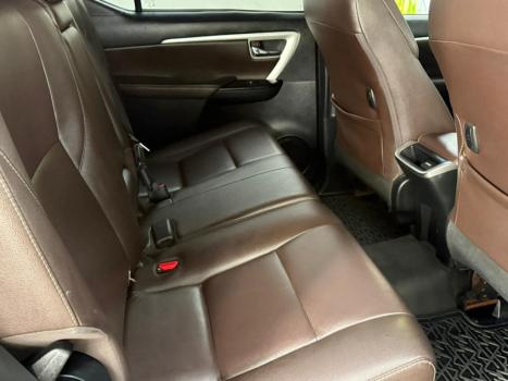 TOYOTA Hilux SW4 2.8 4P SRX 4X4 TURBO DIESEL AUTOM�TICO, Foto 6