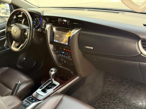 TOYOTA Hilux SW4 2.8 4P SRX 4X4 TURBO DIESEL AUTOM�TICO, Foto 7