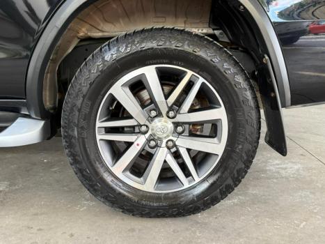TOYOTA Hilux SW4 2.8 4P SRX 4X4 TURBO DIESEL AUTOM�TICO, Foto 8