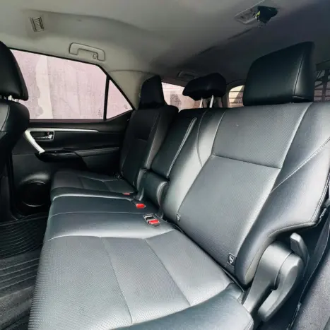 TOYOTA Hilux SW4 2.8 16V 4P SRX 4X4 7 LUGARES TURBO DIESEL AUTOMÁTICO, Foto 9