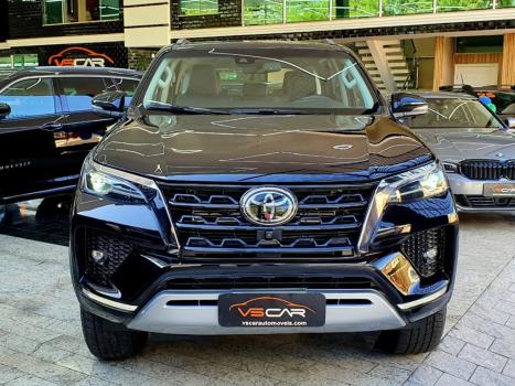 TOYOTA Hilux SW4 4.0 V6 24V 4P SRX 4X4 7 LUGARES AUTOM�TICO, Foto 3