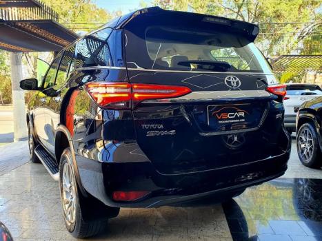 TOYOTA Hilux SW4 4.0 V6 24V 4P SRX 4X4 7 LUGARES AUTOM�TICO, Foto 4