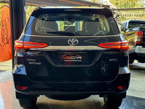 TOYOTA Hilux SW4 4.0 V6 24V 4P SRX 4X4 7 LUGARES AUTOM�TICO, Foto 5