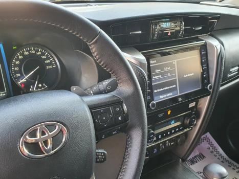 TOYOTA Hilux SW4 4.0 V6 24V 4P SRX 4X4 7 LUGARES AUTOM�TICO, Foto 6