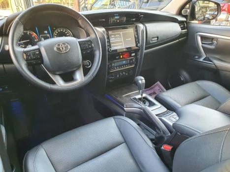 TOYOTA Hilux SW4 4.0 V6 24V 4P SRX 4X4 7 LUGARES AUTOM�TICO, Foto 7