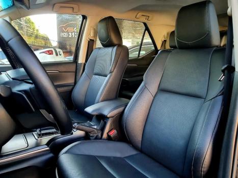 TOYOTA Hilux SW4 4.0 V6 24V 4P SRX 4X4 7 LUGARES AUTOM�TICO, Foto 9