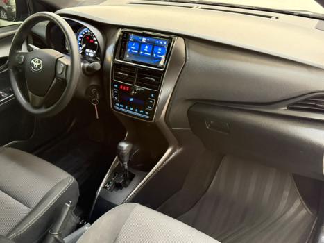 TOYOTA Yaris Hatch 1.5 16V 4P FLEX XL MULTIDRIVE AUTOM�TICO CVT, Foto 3