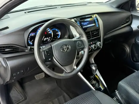 TOYOTA Yaris Hatch 1.3 16V 4P FLEX XL MULTIDRIVE AUTOM�TICO CVT, Foto 7