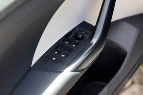 VOLKSWAGEN T-Cross 1.4 4P 250 TSI FLEX HIGHLINE AUTOM�TICO, Foto 11