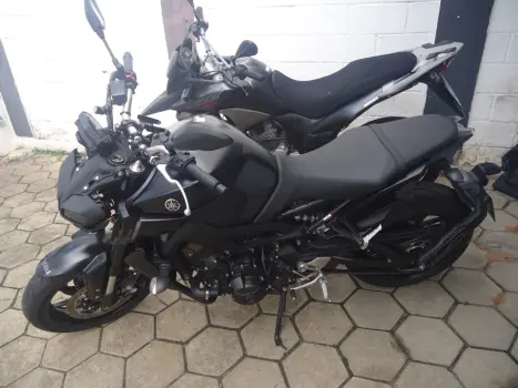 YAMAHA MT-09 850 ABS, Foto 1