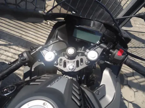 YAMAHA R 15 , Foto 4