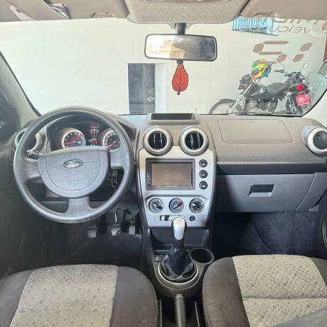 FORD Fiesta Hatch 1.6, Foto 4