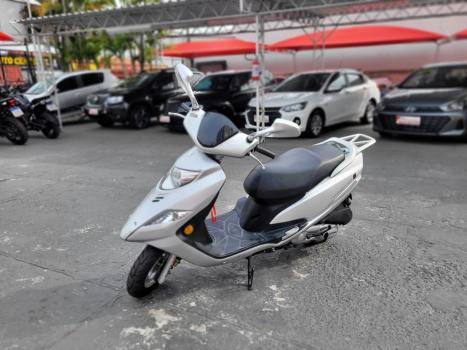 SUZUKI Burgman 125 , Foto 3