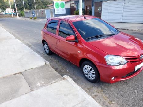 TOYOTA Etios Hatch 1.3 16V 4P FLEX X, Foto 2