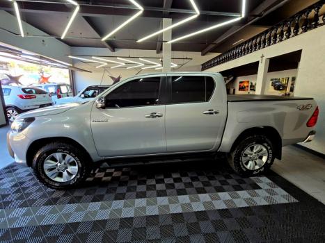 TOYOTA Hilux Caminhonete 3.0 16V 4P 4X4 SRV TURBO DIESEL CABINE DUPLA AUTOMTICO, Foto 13