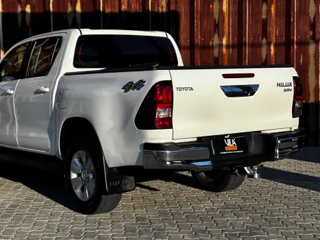 TOYOTA Hilux Caminhonete 2.7 16V 4P SRV FLEX 4X4  CABINE DUPLA AUTOMTICO, Foto 14
