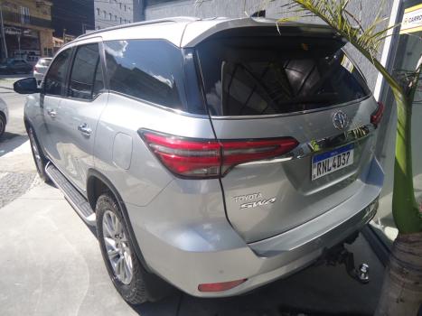 TOYOTA Hilux SW4 2.8 16V 4P SRX PLATINUM 4X4 7 LUGARES TURBO DIESEL AUTOMTICO, Foto 2