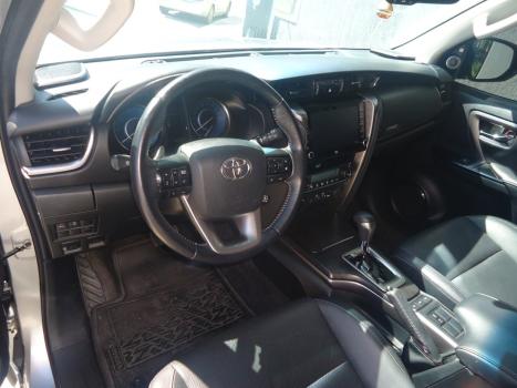 TOYOTA Hilux SW4 2.8 16V 4P SRX PLATINUM 4X4 7 LUGARES TURBO DIESEL AUTOMTICO, Foto 6