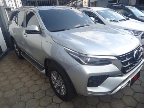 TOYOTA Hilux SW4 2.8 4P SRX 4X4 TURBO DIESEL AUTOMTICO, Foto 2