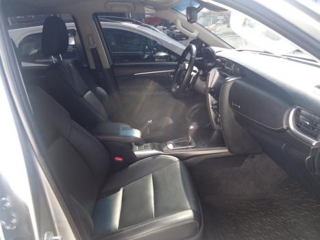 TOYOTA Hilux SW4 2.8 4P SRX 4X4 TURBO DIESEL AUTOMTICO, Foto 3