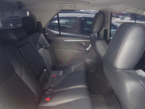 TOYOTA Hilux SW4 2.8 4P SRX 4X4 TURBO DIESEL AUTOMTICO, Foto 5