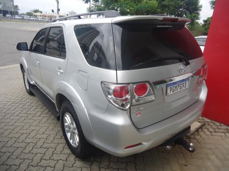 TOYOTA Hilux SW4 3.0 V6 12V 4P SRV TURBO DIESEL AUTOMTICO, Foto 5