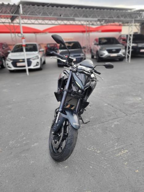 YAMAHA MT-03 300 ABS, Foto 2