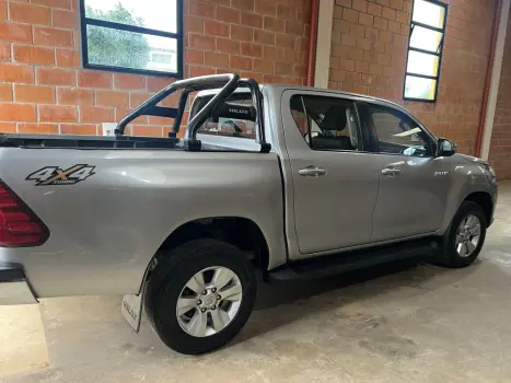 TOYOTA Hilux Caminhonete 2.8 16V SRV 4X4 DIESEL CABINE DUPLA AUTOMTICO, Foto 1