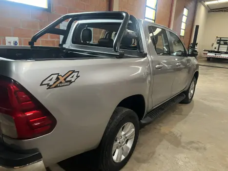 TOYOTA Hilux Caminhonete 2.8 16V SRV 4X4 DIESEL CABINE DUPLA AUTOMTICO, Foto 2