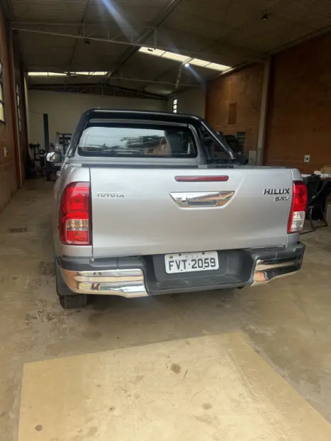 TOYOTA Hilux Caminhonete 2.8 16V SRV 4X4 DIESEL CABINE DUPLA AUTOMTICO, Foto 5