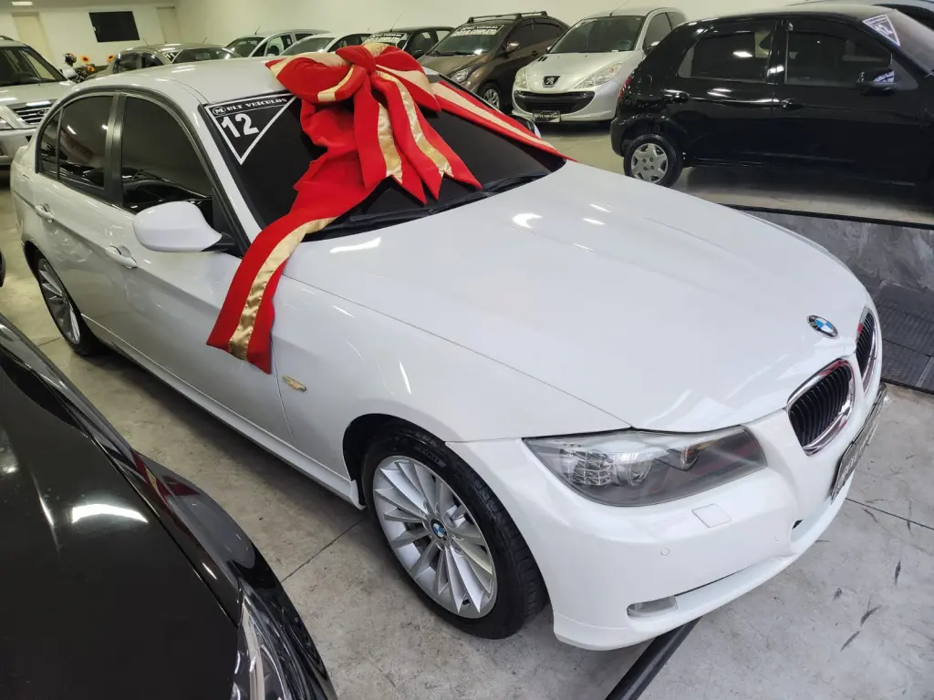 BMW 320I - Foto