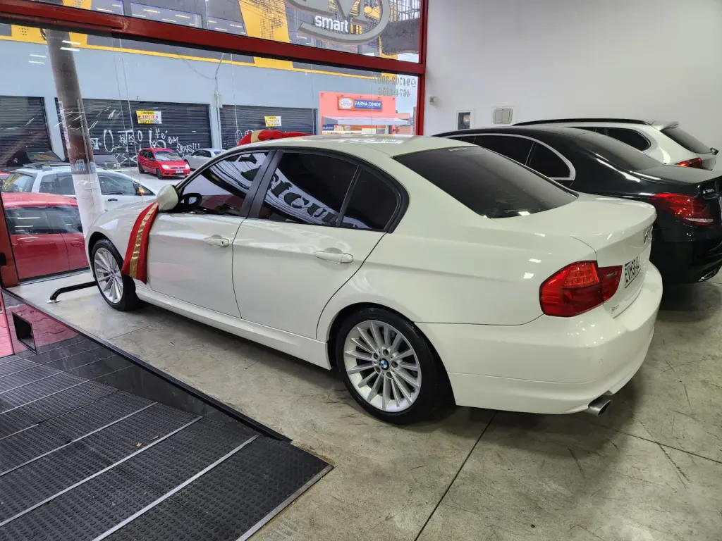 BMW 320I - Foto
