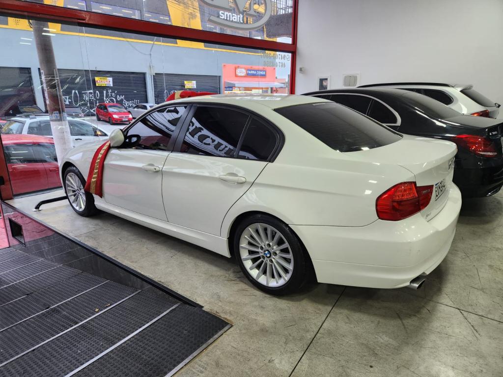 BMW 320I - Foto