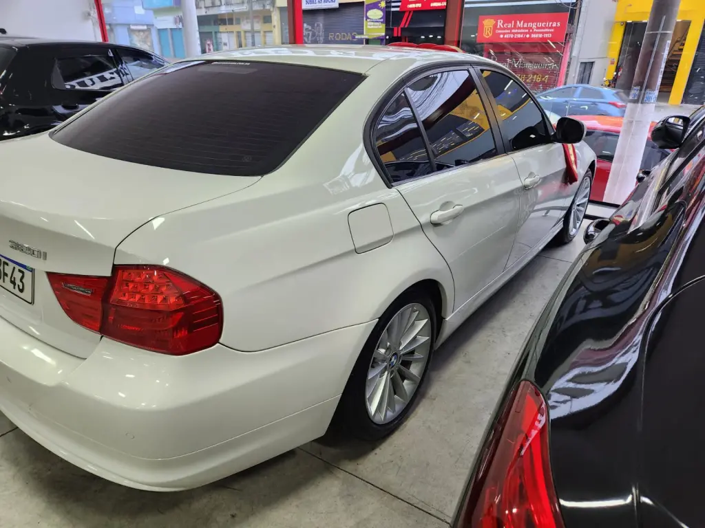 BMW 320I - Foto