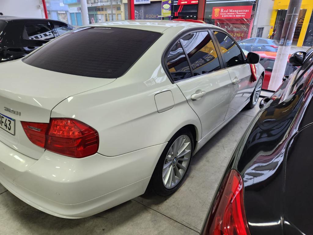 BMW 320I - Foto