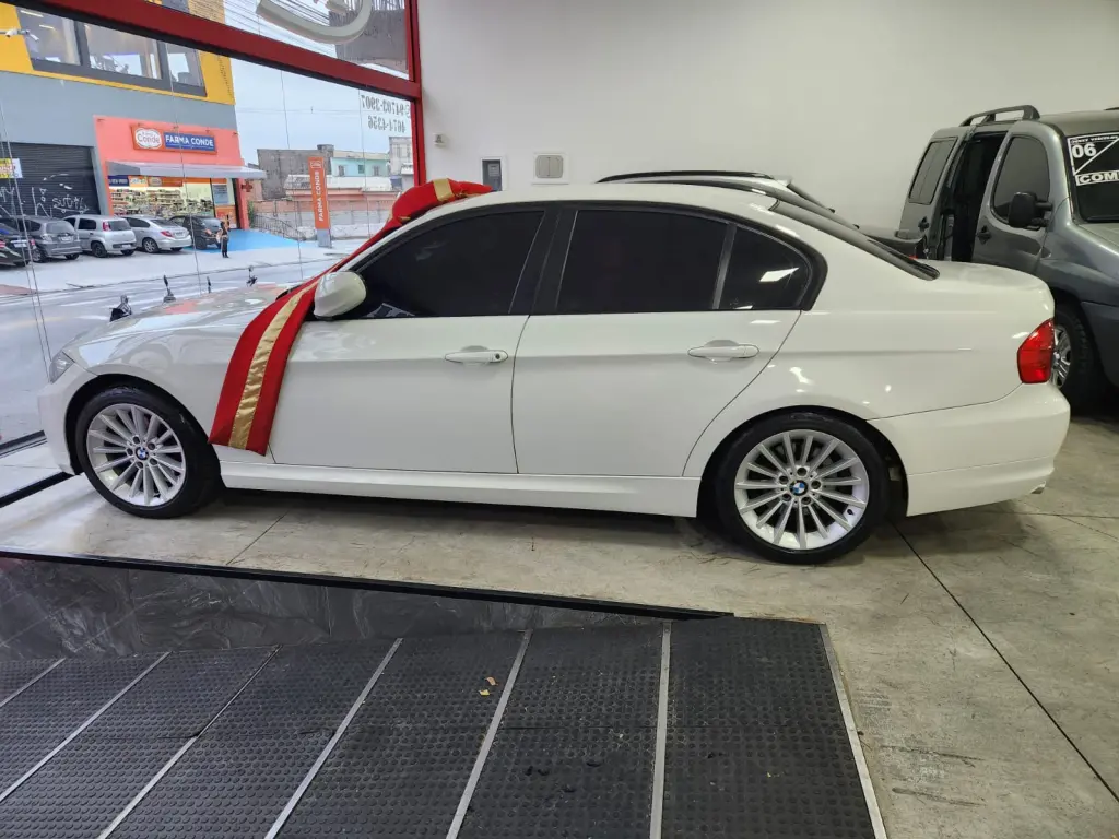 BMW 320I - Foto