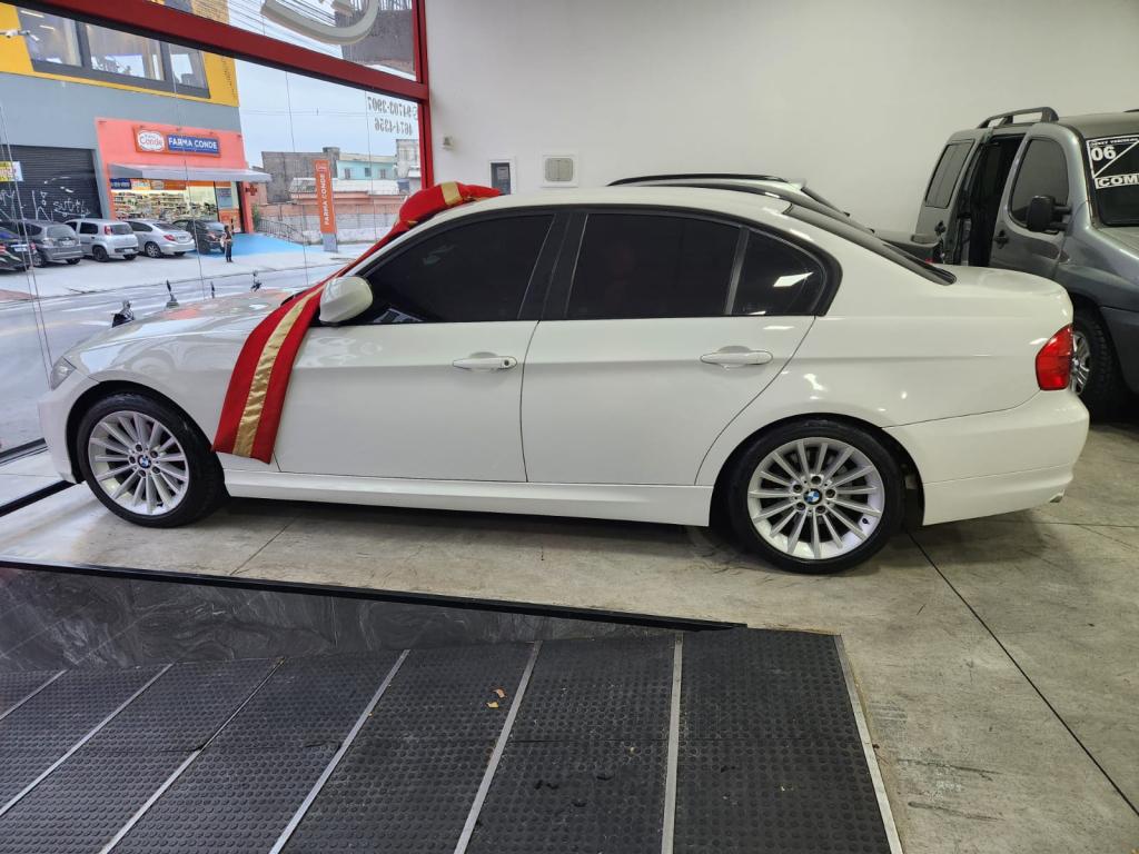 BMW 320I - Foto
