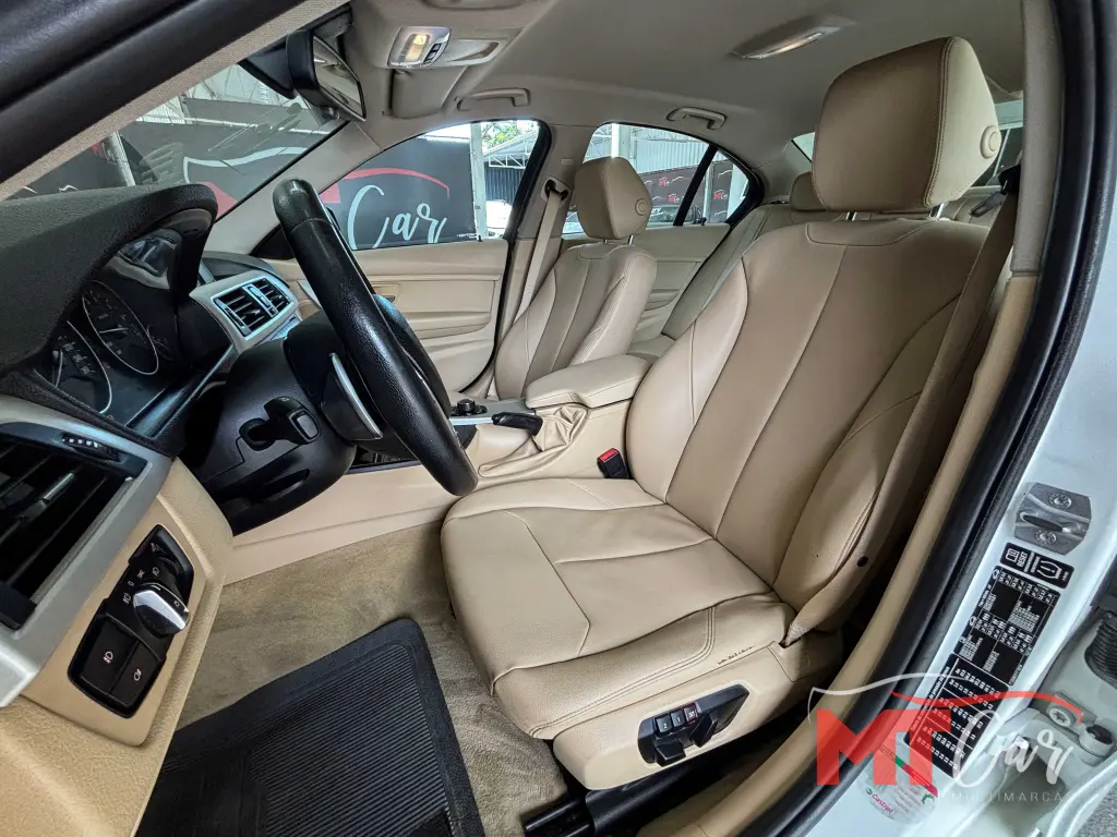 BMW 320I - Foto