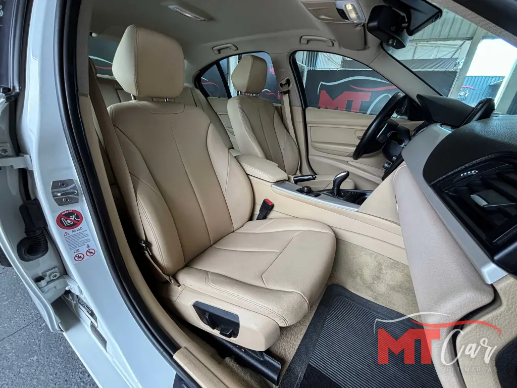 BMW 320I - Foto
