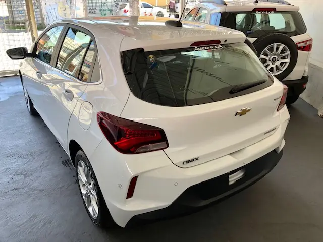 CHEVROLET Onix Hatch - Foto