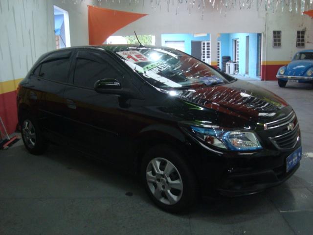 CHEVROLET Onix Hatch - Foto