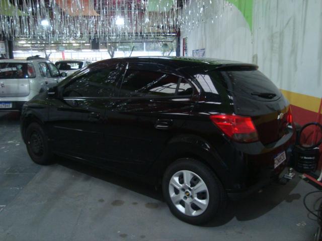 CHEVROLET Onix Hatch - Foto