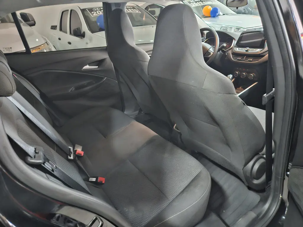 CHEVROLET Onix Hatch - Foto