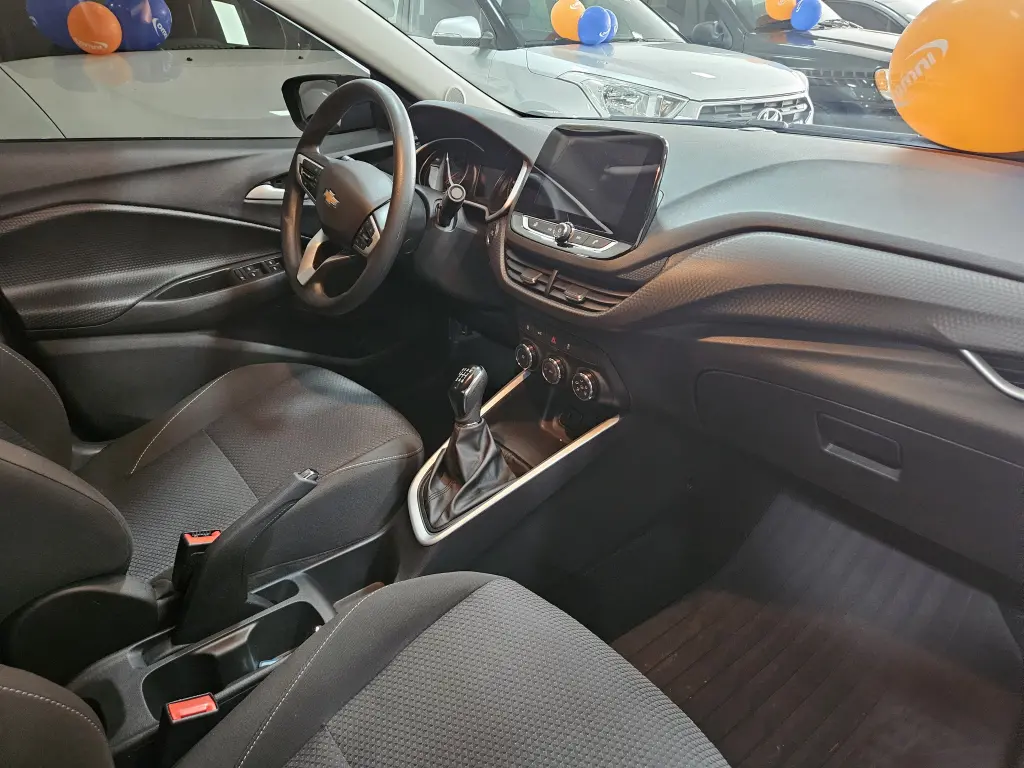 CHEVROLET Onix Hatch - Foto